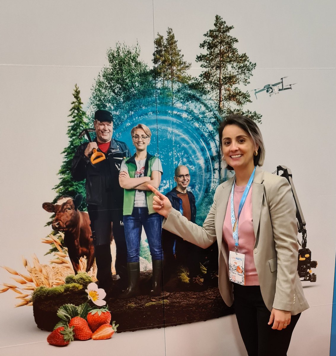 TheMarciaFranco's tweet photo. Me with myself 1 year later and 3 kg more!
Research Programme: Profitable and responsible primary production
🐄🌾💡📈🔬🚜💶 @LukeFinlandInt
#lukemeets #earlycareer #luonnonvarakeskus #moretogether
#yhdessäenemmän
#reformtotranform
#sustainabilitytransition
#inspirechange https://t.co/IyhfL26KkK