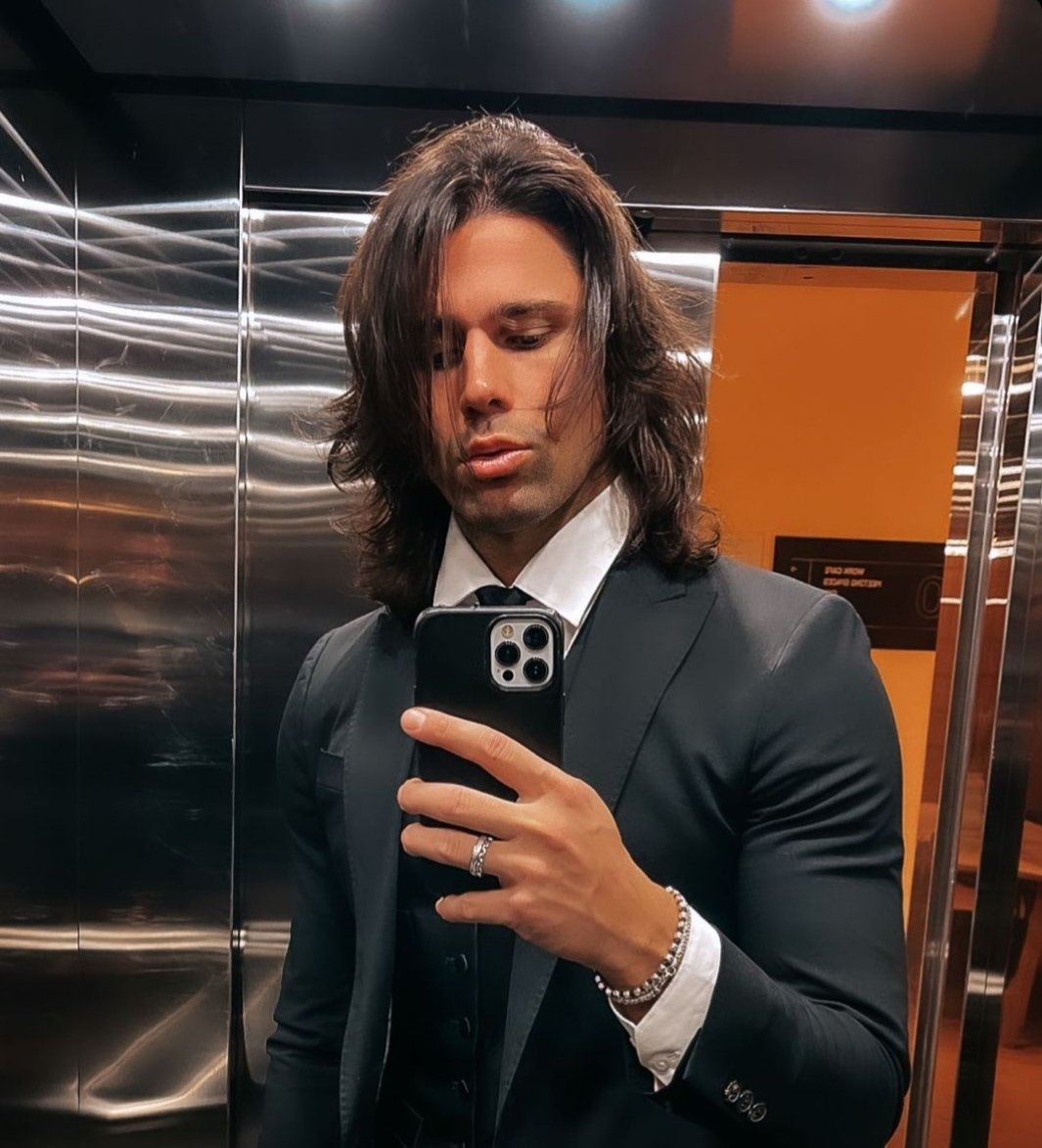 lorealesluca's tweet photo. Buenos días chic@s!!!! 
Desde el grupo por y para @LucaOnestini_11 🖤
Hoy es un buen día para hablar de los objetivos que nos marcamos en la vida 💪
"La gente con objetivos triunfan porque saben donde van"
#LoRealEsLuca❣️ https://t.co/0uqztkrXoF