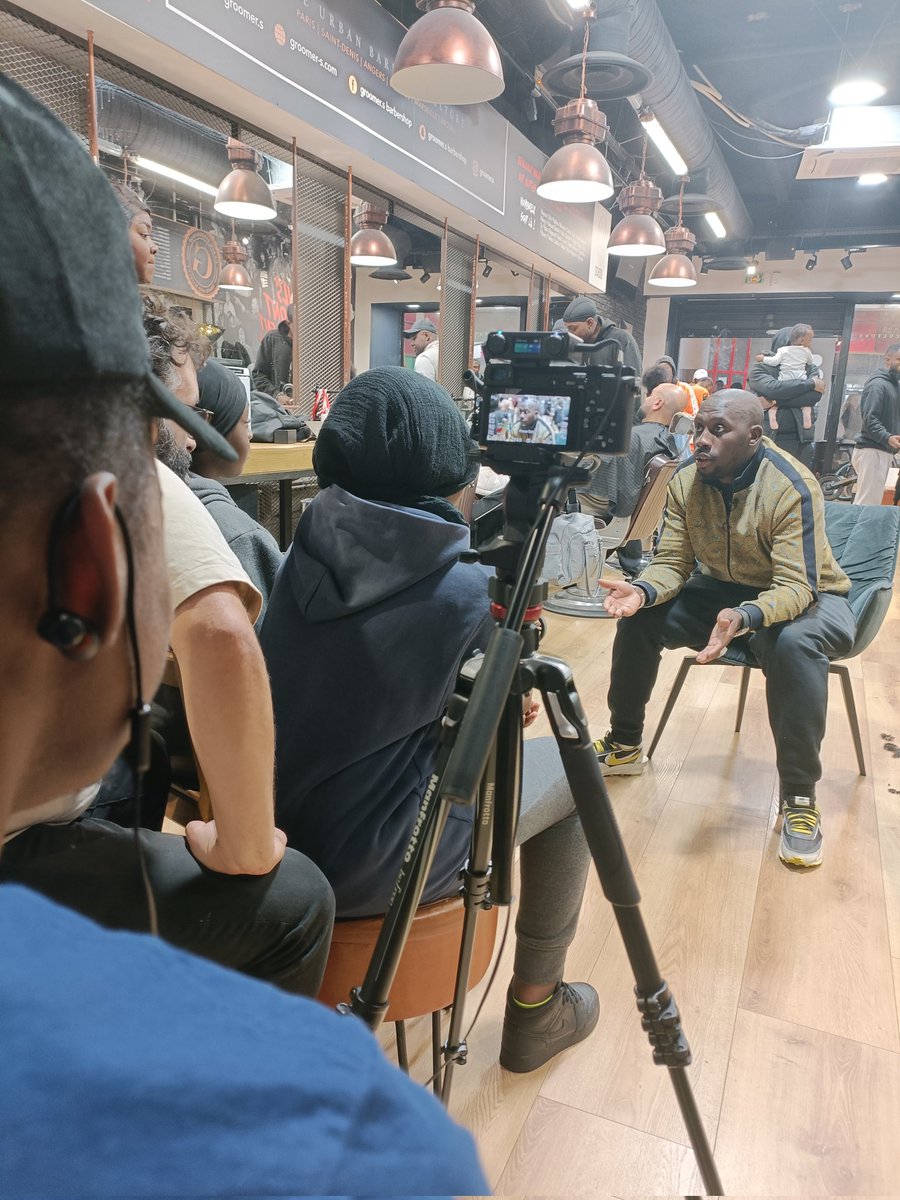 Un grand merci à l'équipe de <a href="/GroomersBarber/">GROOMER•S</a> pour l'accueil dans le cadre de notre session d'ateliers journalisme dédiée à l'emploi et l'entrepreneuriat. A suivre... Avec <a href="/espoir18paris/">ESPOIR18</a> @DACHEUX8 <a href="/Aziz_Oguzz/">Aziz OGUZ</a> <a href="/Doumsso/">Mamadou Doucara</a> <a href="/MarcChebsun/">Marc Chebsun</a> <a href="/lixyaofficiel/">sycap lixya</a>