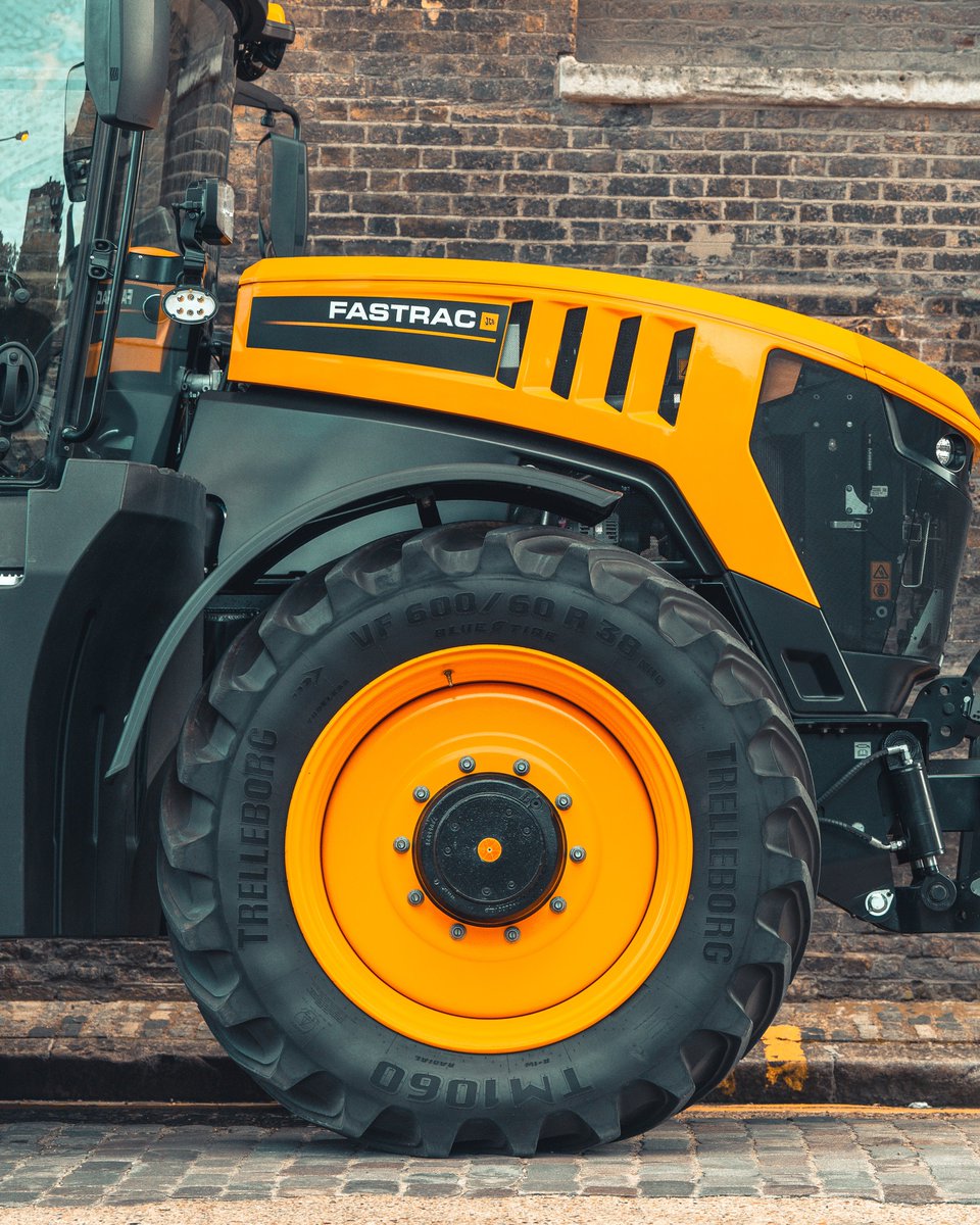 masesursl's tweet photo. Trabajar con estilo.
#JCB #fastrac #jcbfastrac #fotografia https://t.co/xctFb3Z1aR