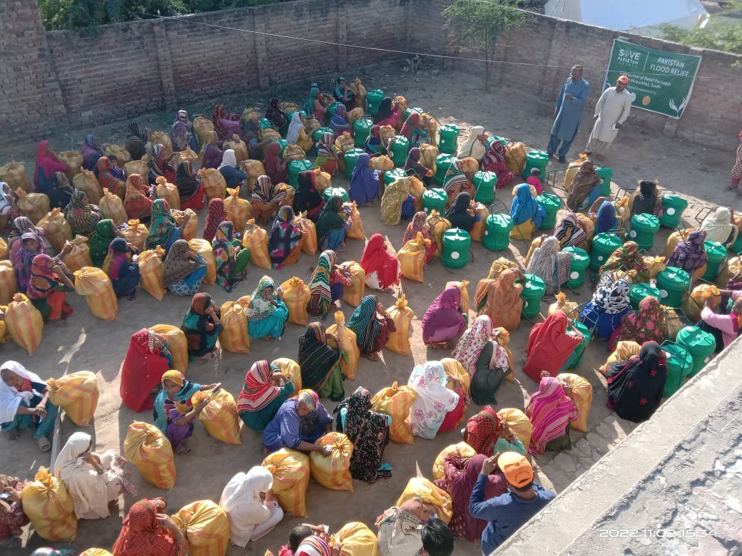 SRSO_Official's tweet photo. SRSO #Mirpurkhas office in collaboration with #Tayaba Organization distributed 38 H2O wheels & 100 ration bags to #flood affected families in Village Ali Bux Kaloi of UC Roshanabad & Taluka #Jhudo and 100 Ration bags in village Kewro Nuqrich of UC Samaro Mori & Taluka #Sindhiri. https://t.co/Fe6kVgRZGS