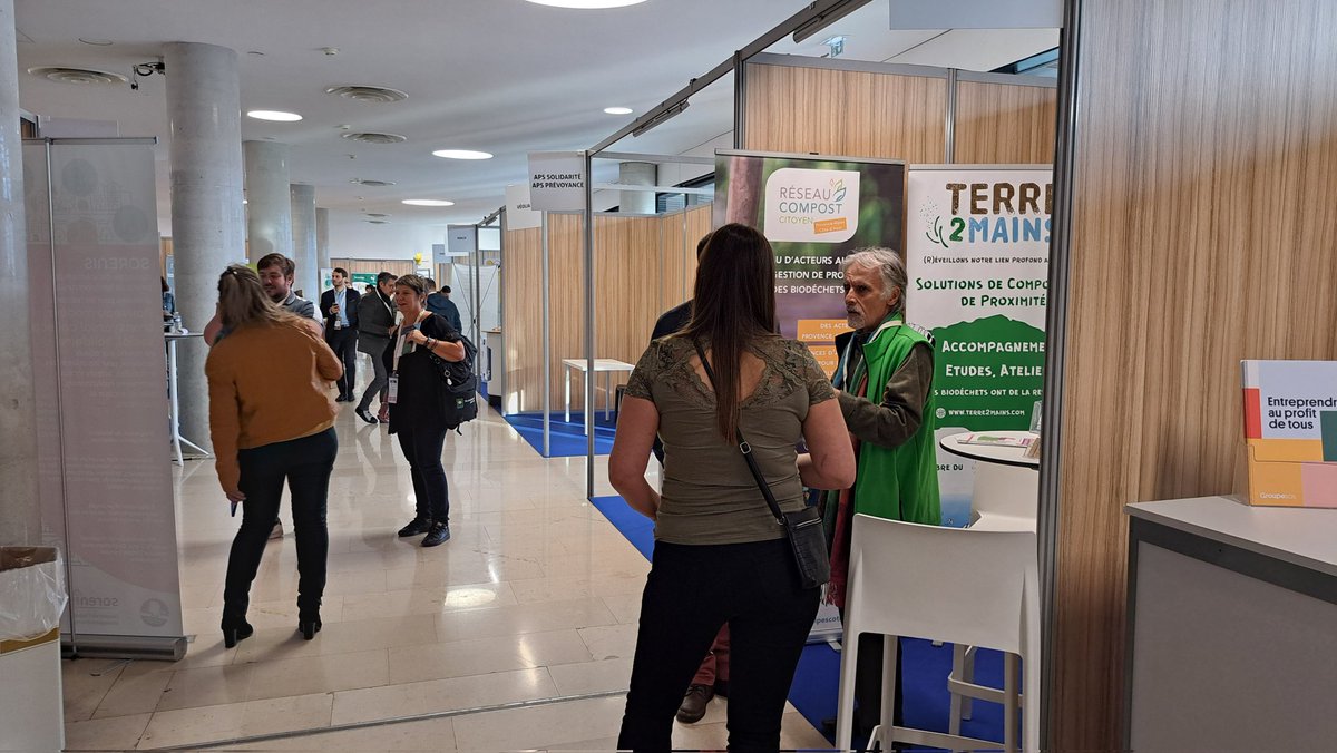 Salon #ESSsud c’est parti ! Au programme :

1 séance inaugurale
1 cérémonie des Trophées du Salon de l’Economie d’Avenir
Plus de 130 enseignes exposantes
20 conférences, ateliers et tables-rondes
44 intervenants
Plus de 1000 participants professionnels inscrits
Des RDV B2B.