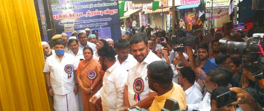 sdpitnhq's tweet photo. இன்று மதுரை மகபூப் பாளையம் சுன்னத்வல் ஜமாஅத் பள்ளிவாசல் திறப்பு விழாவில் SDPI கட்சி மாநில தலைவர் நெல்லை முபாரக் சிறப்பு அழைப்பாளராக கலந்து கொண்டு உரையாற்றினார்.
இந்நிகழ்வில் மாண்புமிகு நிதியமைச்சர் PTR.பழனிவேல் தியாகராஜன் உள்ளிட்ட அரசியல் மற்றும் சமுதாய தலைவர்கள் கலந்து கொண்டனர். https://t.co/wym0KqlT0e