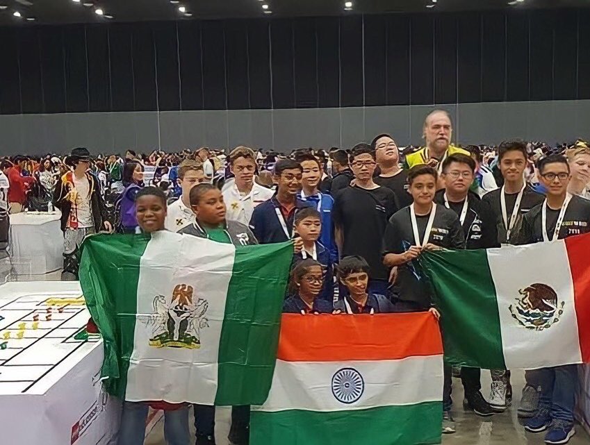WRONigeria's tweet photo. WRO Nigeria representing 😉

#TakeBackNaija #Robotics #Robots #technology #naira #Competition #Nigeria #worldrobotolympai https://t.co/OXUkWqE30Y