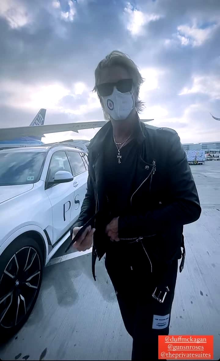The Boss @DuffMcKagan now in Japanese lands! 🇯🇵 Next Saturday the @gunsnroses Asia leg begins 🤘

Thanks @SuHolmesMcKagan 📸

#DuffMckagan #GunsNRoses #Japan #OnTour #PicOfTheDay #GNR2022 #GNRInJapan #DuffMcKaganArgentina #Airport #Bassist #Music #Rock