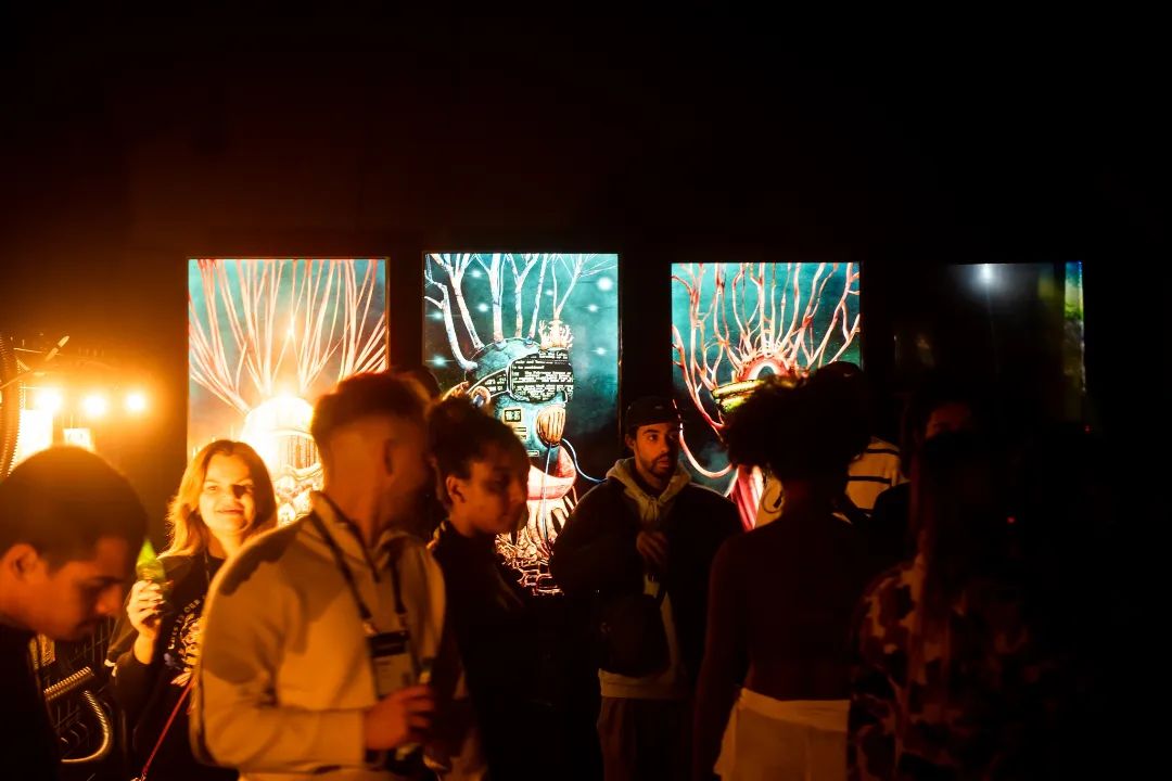 rare_effect's tweet photo. The night at #RareEffect Vol. 3: @HanuEric solo exhibition presented by @ArtDAO_xyz and curated by @PaulineFoessel took over @ArrozEstudios.
Photos by @gabrielemdc_ https://t.co/tmneG4LZmU