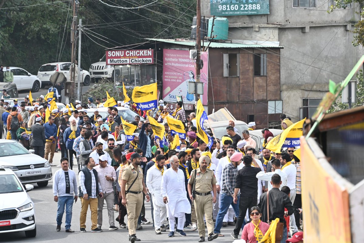 AAPHimachal_'s tweet photo. ईमानदार राजनीति के सूत्रधार के स्वागत को, तैयार है सोलन 🙌🏽🙌🏽

AAP संयोजक व दिल्ली के मुख्यमंत्री @ArvindKejriwal जी के सोलन पहुंचने से पहले कार्यकर्ताओं और स्थानीय जनता का ये उत्साह साफ बताता है कि हिमाचल बड़े बदलाव के लिए कितना उत्सुक है!!!

इस बार एक मौका केजरीवाल को ✅💯 https://t.co/okQL0D5zOZ