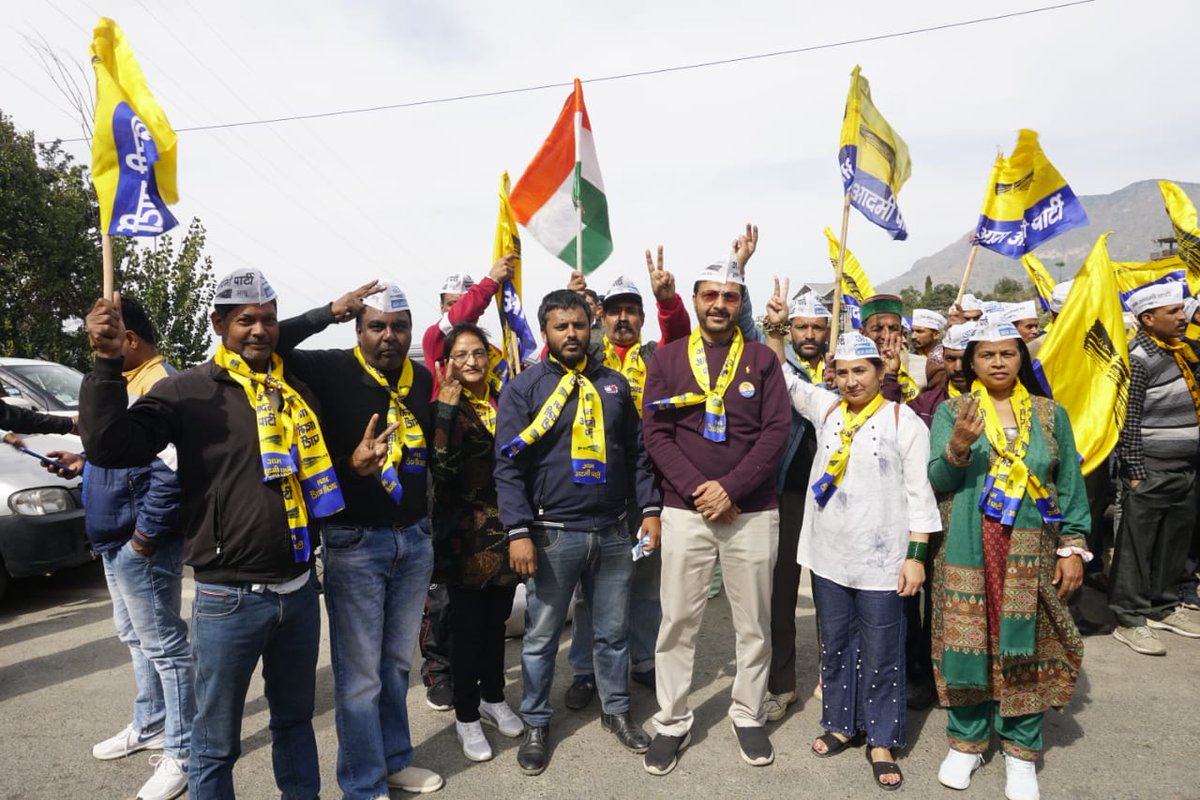 AAPHimachal_'s tweet photo. ईमानदार राजनीति के सूत्रधार के स्वागत को, तैयार है सोलन 🙌🏽🙌🏽

AAP संयोजक व दिल्ली के मुख्यमंत्री @ArvindKejriwal जी के सोलन पहुंचने से पहले कार्यकर्ताओं और स्थानीय जनता का ये उत्साह साफ बताता है कि हिमाचल बड़े बदलाव के लिए कितना उत्सुक है!!!

इस बार एक मौका केजरीवाल को ✅💯 https://t.co/okQL0D5zOZ