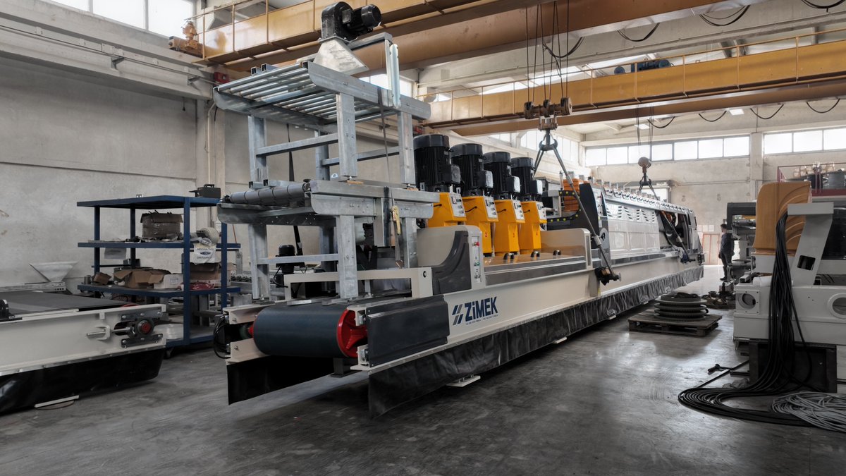 🇹🇷 Maraş EMC Mermer'in Kalibre ve Polisaj Makinası yüklenmiştir. Hayırlı olmasını diler, Zimek Makina'yı tercih ettikleri için teşekkür ederiz.
🇬🇧Calibriting and Polishing Machinery has been loaded for Maraş EMC Marble.  We wish them good luck and thank them for choosing Zimek.