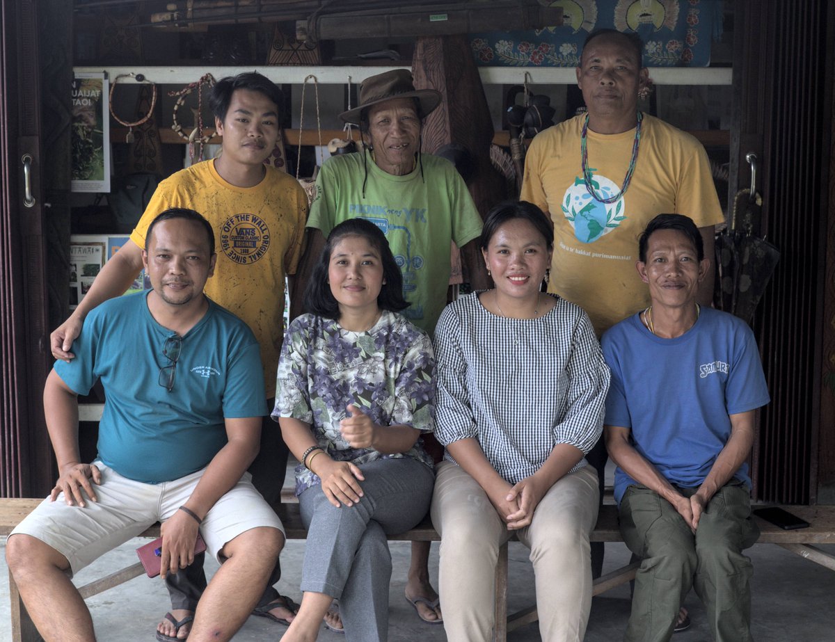 IEFprograms's tweet photo. 'The Suku Mentawai team is made up of predominantly young Mentawai from varying regions of Siberut Island. No members of the team have had prior experience in establishing or operating a non-profit organisation...'🧡 

Read more👉 https://t.co/WoxZs3RPKz

#mentawai #indigenous https://t.co/4JspJNjB6e