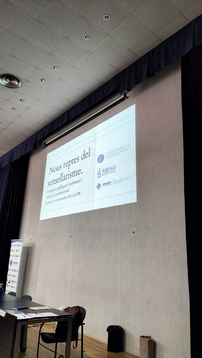 jzb14's tweet photo. Preparades per començar la jornada  Nous reptes del sensellarisme organitzada per @UIBuniversitat @cooperacioUIB #RunaBlanca i @ilabso https://t.co/gAtslAcrlf