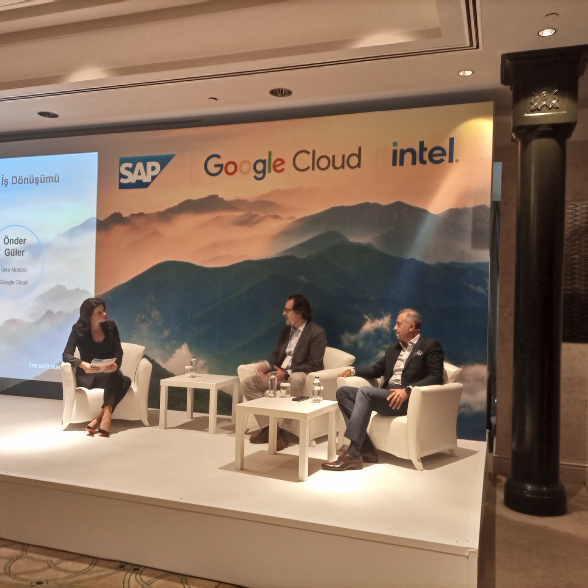 AyhanSevgi1's tweet photo. SAP Türkiye Geneli Müdürü Uğur Candan ve Google Cloud Türkiye Ülke Müdürü Önder Güler, "Rise with SAP ve Google ile İş Dönüşümü" vizyonunu anlatıyorlar. BThaber Gazetesi @SAPTurkiye https://t.co/fW1a9nT9uf