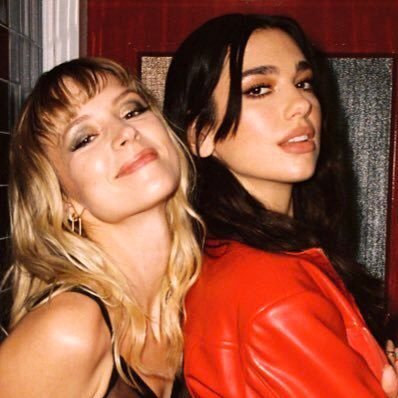 🔙 | 2 years ago, @DUALIPA & @angele_vl released 'Fever'. The 7th 'Future Nostalgia' peaked at #1 in France, #69 on the Billboard Global 200 chart, #79 in Canada & #79 in the UK, has over 250 MILLION Spotify streams, is certified PLATINUM in Canada & has over 100M YouTube views.