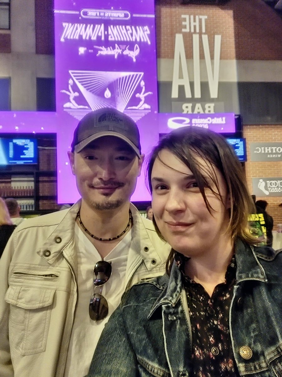 Taylorohryn's tweet photo. Look who I ran into at @SmashingPumpkin show.  @tommymarzband https://t.co/vI1LtAvmN5