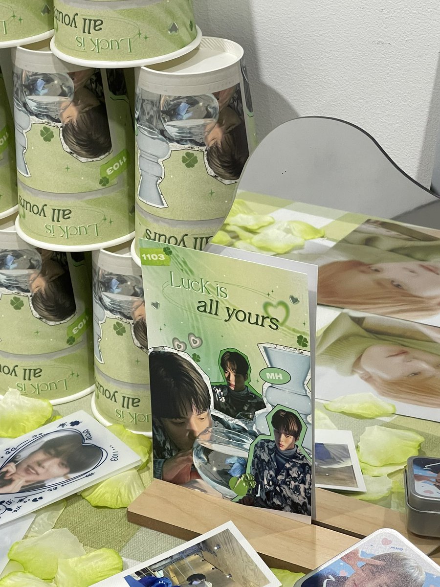 lucktoMH's tweet photo. ☘︎ 

카페 진행 중입니다. 재밌게 즐겨주세요!

#11월의_행운은_민혁이로_가득해 https://t.co/o95tCvNPAX