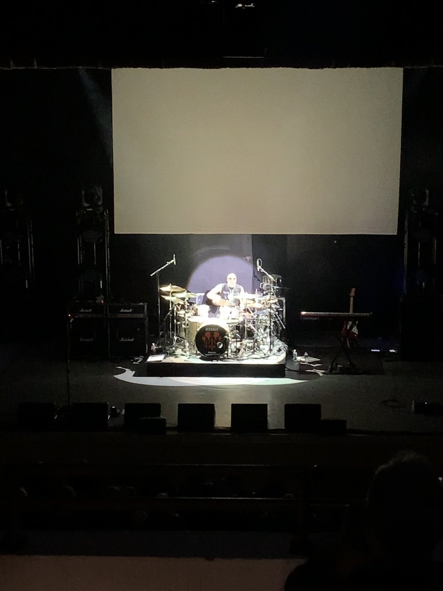 Robot_Bastard's tweet photo. Tonight's concert: @chickenfootjoe at @RPlayhouse #elephantsonmars #alwayswithmealwayswithyou @SkyBlueBirdie https://t.co/gJOnsRz1mE