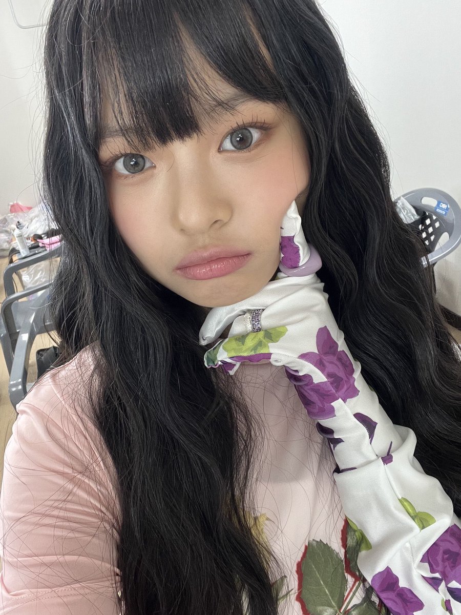 dazzibellefied's tweet photo. newjeans’ hanni pham and her talents ; a short thread. https://t.co/fjMF7RFa6o