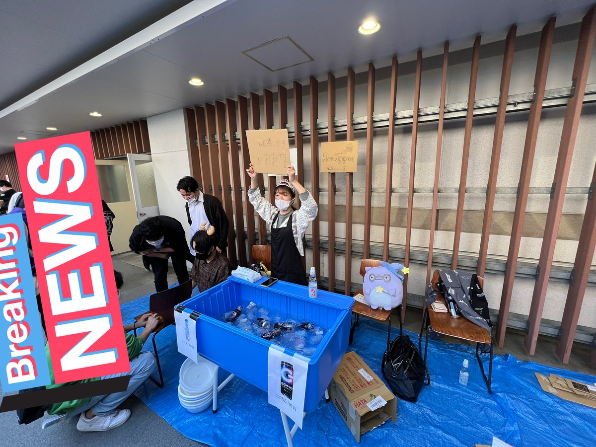 HotSignpost's tweet photo. 本日から明日まで経済学部本館にて三崎祭を開催しております！！
ホットサインポストではドリンクを販売しております！
自販機で購入するよりもお得に購入可能なのでぜひ足をお運び下さい！！ https://t.co/qzYzoAiBqu
