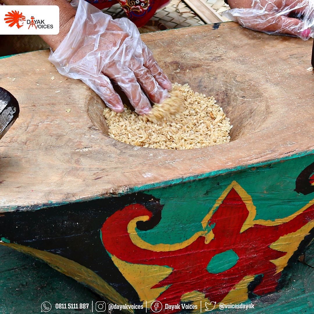 VoicesDayak's tweet photo. Beras Penghubung Roh

Postingan Lengkap;

https://t.co/NIiKLItGxY

#dayakvoices #dayakbercerita #jpickalimantan #indonesia #kalimantan #dayak #borneo #dayak #indigeneous #sungaikalimantan #palangkaraya #beras #behas https://t.co/Kfpvh0I4EG