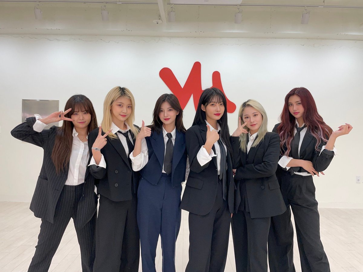 moon_eg3's tweet photo. #MAMAVOVE #everglow 🖤 https://t.co/HqI0Ho1wCk