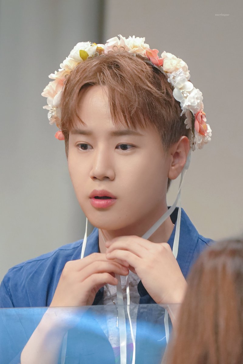 22.10.28 조은뮤직 라포엠 팬싸인회 #최성훈 #라포엠 #LAPOEM 

누르면 소리 날 것 같은 볼따구의 소유자