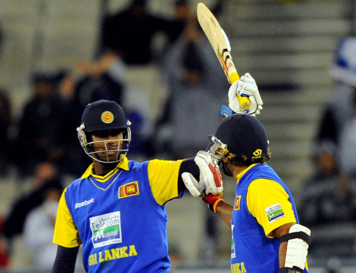 surenmadineshs's tweet photo. අදට වසර 12කට පෙර... ඇන්ජි කියන්නේ කවුද.. සීනියර්ස්ලා මොකටද ටීම් එකට, අබ්බගාතයන්ට බෑ ක්රිකට් ගහන්න , තරුණ ක්රීඩකයන් එක්ක ඉස්සරහට යන්න ඕනා කියන ඔස්තාර්ලා ගොඩකට පිලිතිරු හොයන්න පුලුවන් ඉනිමක්.. මේකෙන් පස්සේ මේ වගේ ෆිනිශ් දෙකක් මතකයි.. එකක් ඇන්ජිමයි.. අනික අසේල.. 🔥💪💗🏆 #Anjelo https://t.co/aCWr6DSd9o