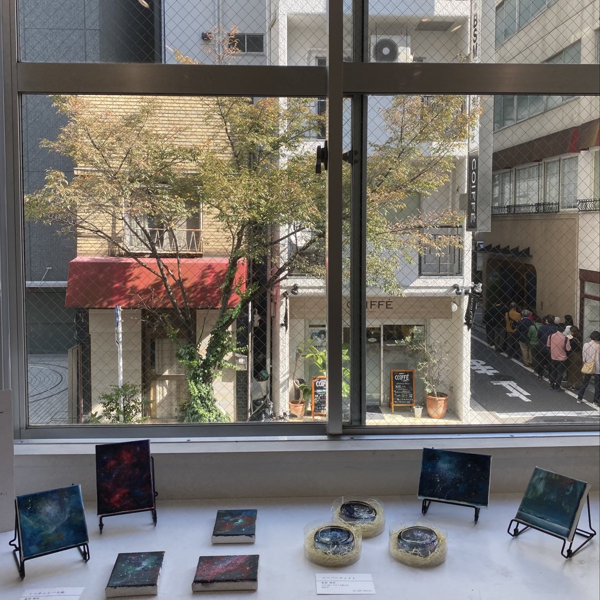 artmall_tokyo's tweet photo. 11月3日(木) Art Mall オープンしました🖼文化の日🎌🌏"A Space Odyssey展"開催中です🌍大木さんIZMINさん夕方迄は在廊中です🌏おまちしています🌍#artmall #アートモール #日本橋 #個展 #三越前 #IZMIN #大木靖子 #鳥飼規世 https://t.co/FjeoCp0wov