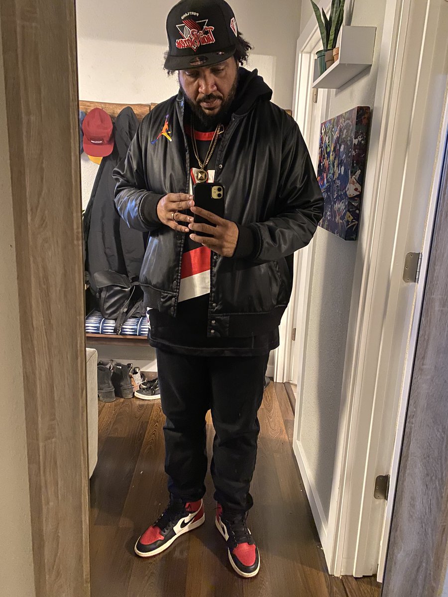 shewfiend's tweet photo. Day 2 of #1of1s had to pull out the #Bredtoe1s for the @trailblazers game! @hisexcellence79 These will always be special cause my wife copped for my Birthday and they just hold a special place in my heart. #Nike #AirJordan #KOTD https://t.co/TZVICkCgrM