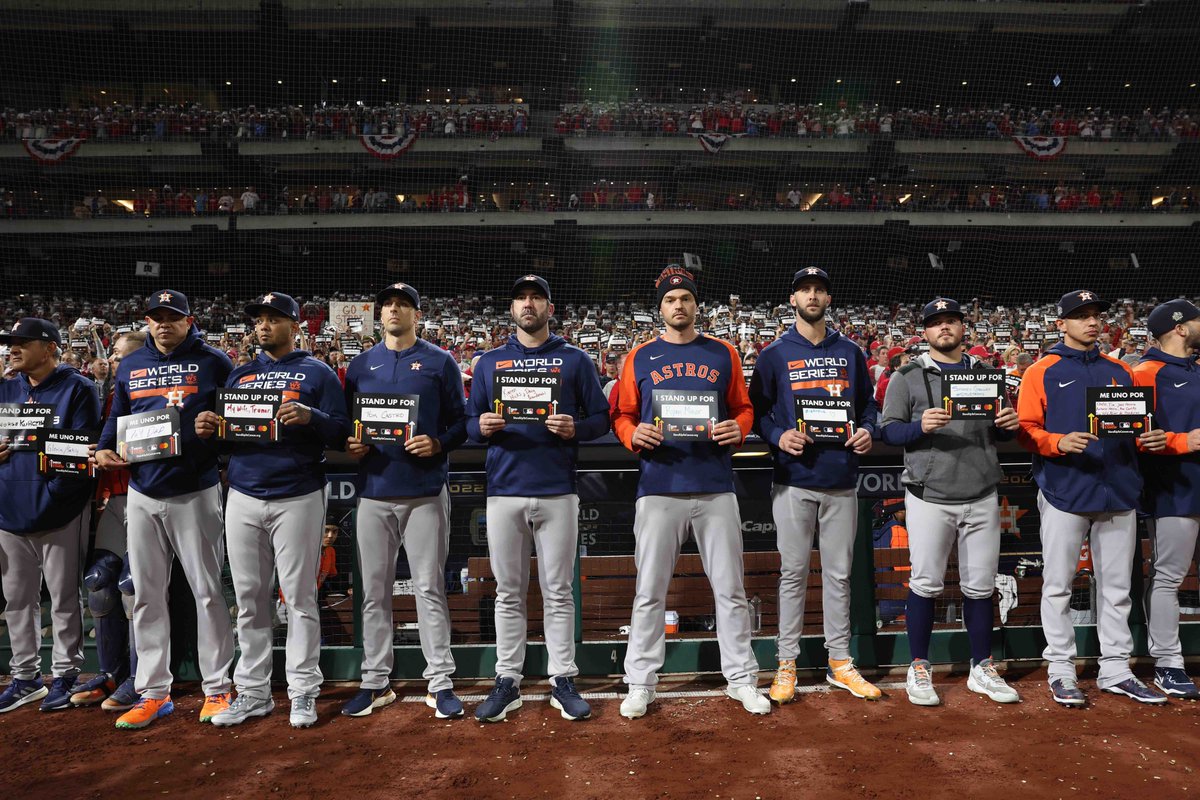 SU2C's tweet photo. It fills our hearts to see @Phillies and @Astros players and fans Standing Up - united - in support for those affected by cancer. ❤️

A special thank you to @FLOTUS and all those who honored a loved one during Game 4 of the @MLB #WorldSeries. #StandUpToCancer https://t.co/KNzwZMw0Fm