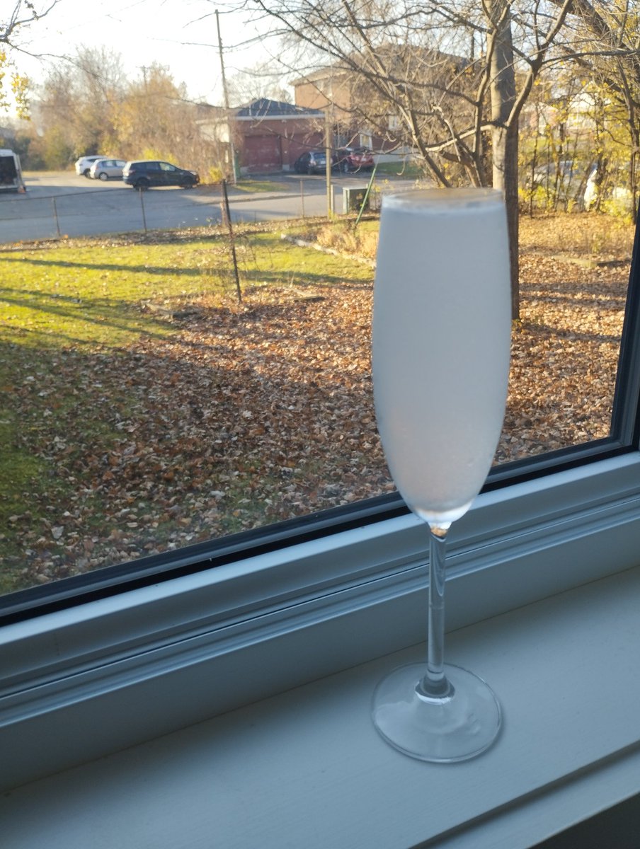 Jmackencheese's tweet photo. Lemon vanilla vokda soda, inspired by the one and only... fridge https://t.co/gJFTka7r2s