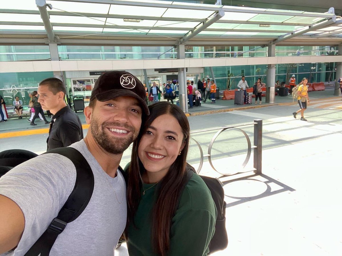 Mayriux56's tweet photo. Feliz de tener en Guadalajara @pabloalboran ❤️ tu @LegAlboranGDL @legionalboranmx  siempre contigo, nos vemos mañana en el @teatrodiana ✨ https://t.co/zeUgVuglQa
