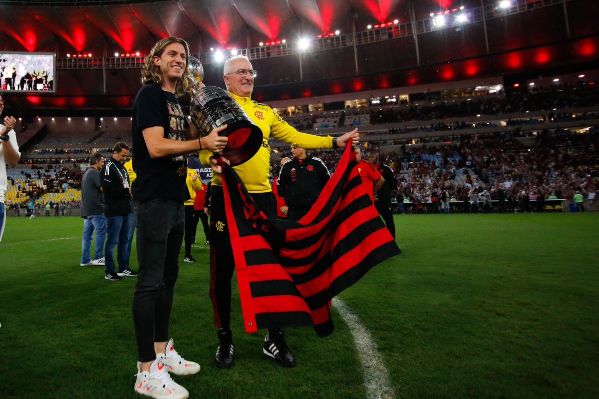 Flamengo's tweet photo. É o #FL4 #M3NGO! 

Boa noite! 

📸 @mcortesdasilva8 e @gilvandesouza9 / CRF https://t.co/crBRX5LoqD
