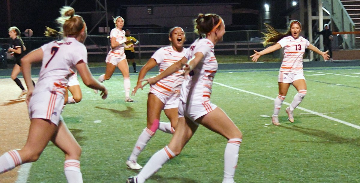 Midland_Sports's tweet photo. Women's Soccer: Warriors Punch Ticket to Next Round with Win over Dordt
(@MidlandWSoccer) - https://t.co/HI3jbYi3bO https://t.co/Ok0peuPsHP