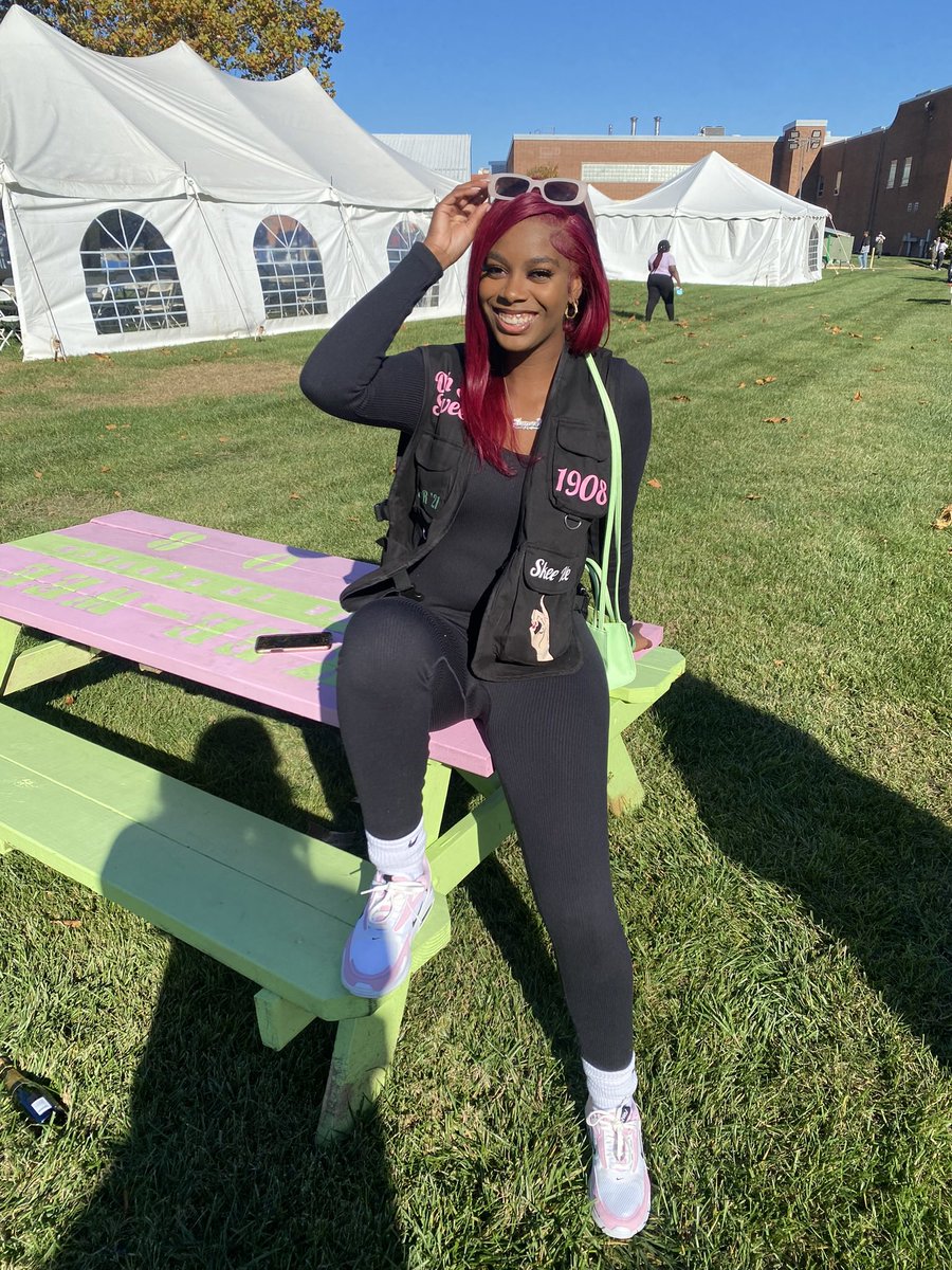 Nae_1009's tweet photo. Red heads have more fun 🍒 https://t.co/9L3LnkiDo4