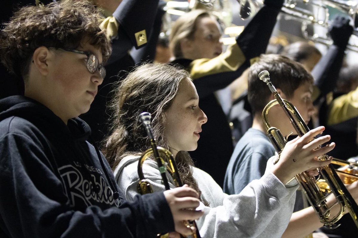 MatadorBandSHS's tweet photo. We had a great time with the 8th graders from @AJBtoroband and @jimbarnesmsband last week for our last home game of the season. Special thanks to Ms Hartmann for the photos. #futurematadors #1Town1Sound #SeguinStrong https://t.co/mSUCbBgLAM