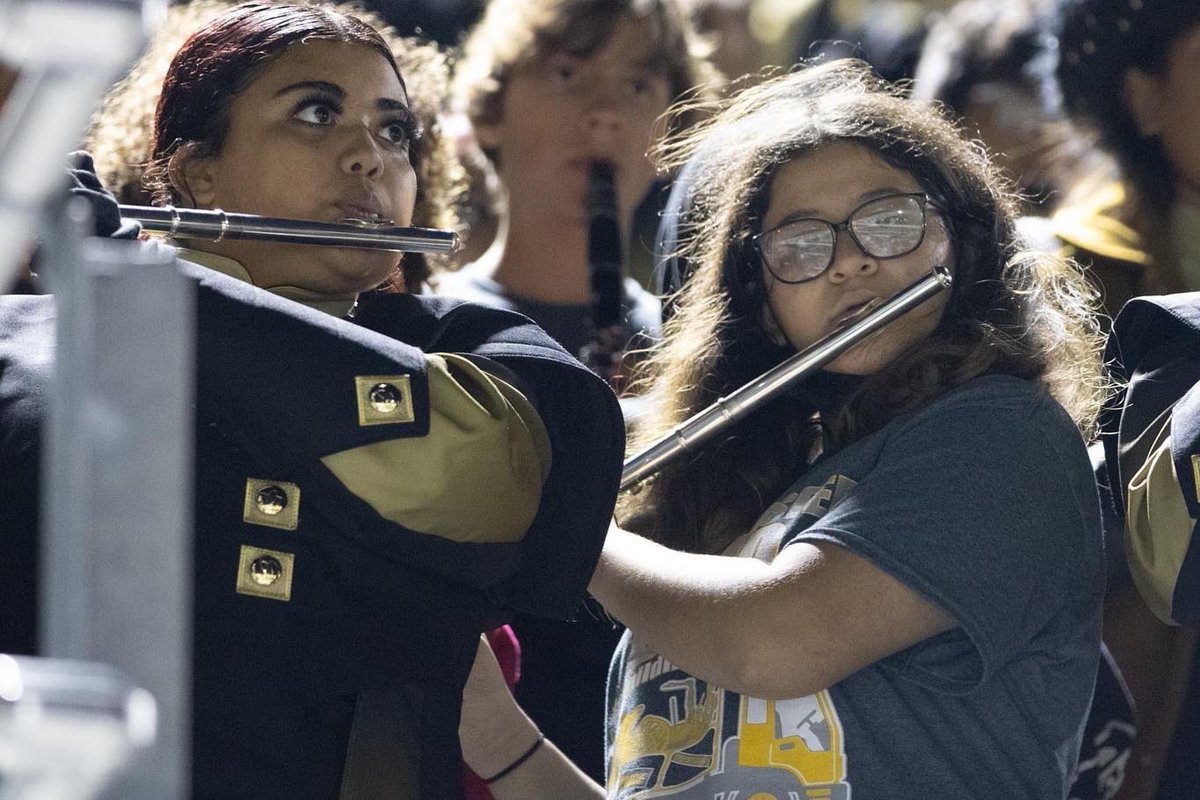MatadorBandSHS's tweet photo. We had a great time with the 8th graders from @AJBtoroband and @jimbarnesmsband last week for our last home game of the season. Special thanks to Ms Hartmann for the photos. #futurematadors #1Town1Sound #SeguinStrong https://t.co/mSUCbBgLAM