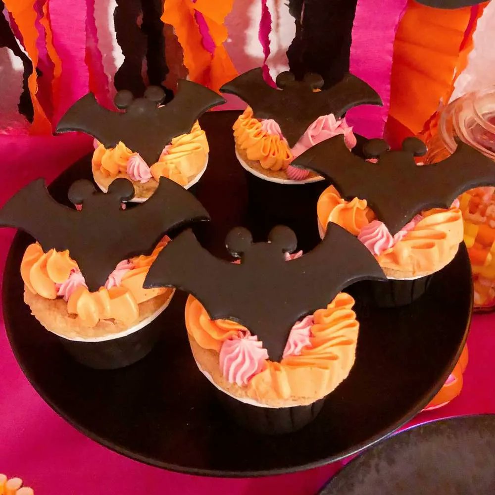 catchmyparty's tweet photo. Don't miss this awesome Mickey Mouse Halloween party! The cookies are so cool! https://t.co/1mIOasqCPy #catchmyparty #partyideas #mickeymouse #mickeymouseparty #halloween #mickeymousehalloweenparty https://t.co/K6vso8FyyC