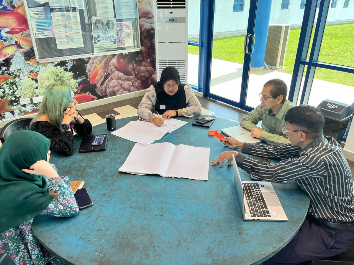 Great to be working with our colleagues in Brunei to design a #coralreef monitoring project using <a href="/ReefCloud_ai/">ReefCloud</a>, as part of the Australian Government Marine Resources Initiative.

What's ReefCloud? Learn more here! 🪸aims.gov.au/research/techn…