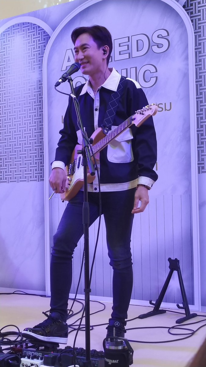 namzzaz's tweet photo. มองดูดวงดาวฉันมองเห้นเธอสุกสกาวส่องแสงเรื่องรองนับกลางใจ เธอเหมือนดวงดาวส่องแสงงงง หล่อมาก หล่อแบบตวาด 
จันทบุรีกลับยังอ่ะ จะไปต่อละเนี้ย ยังๆๆๆๆ https://t.co/m7JWViHbMY
