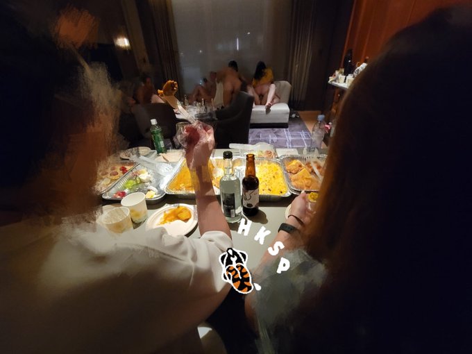 正宗vip位😂😂😂  Remark:原先想整理下呢個event post對應返hxh 392，但見到呢個event咁大型。。。屌。。都係算喇。。做其他先🤣🤣🤣🤣  #hksp #hksecretparty<a href="/tag/hksp"class="tags">#hksp</a><a href="/tag/vip"class="tags"><span>#vip</span></a><a href="/tag/cp"class="tags"><span>#cp</span></a><a href="/tag/hksecretparty"class="tags"><span>#hksecretparty</span></a><a href="/tag/hksp2022"class="tags"><span>#hksp2022</span></a><a href="/tag/vipseat"class="tags"><span>#vipseat</span></a><a href="/tag/h"class="tags"><span>#h</span></a>