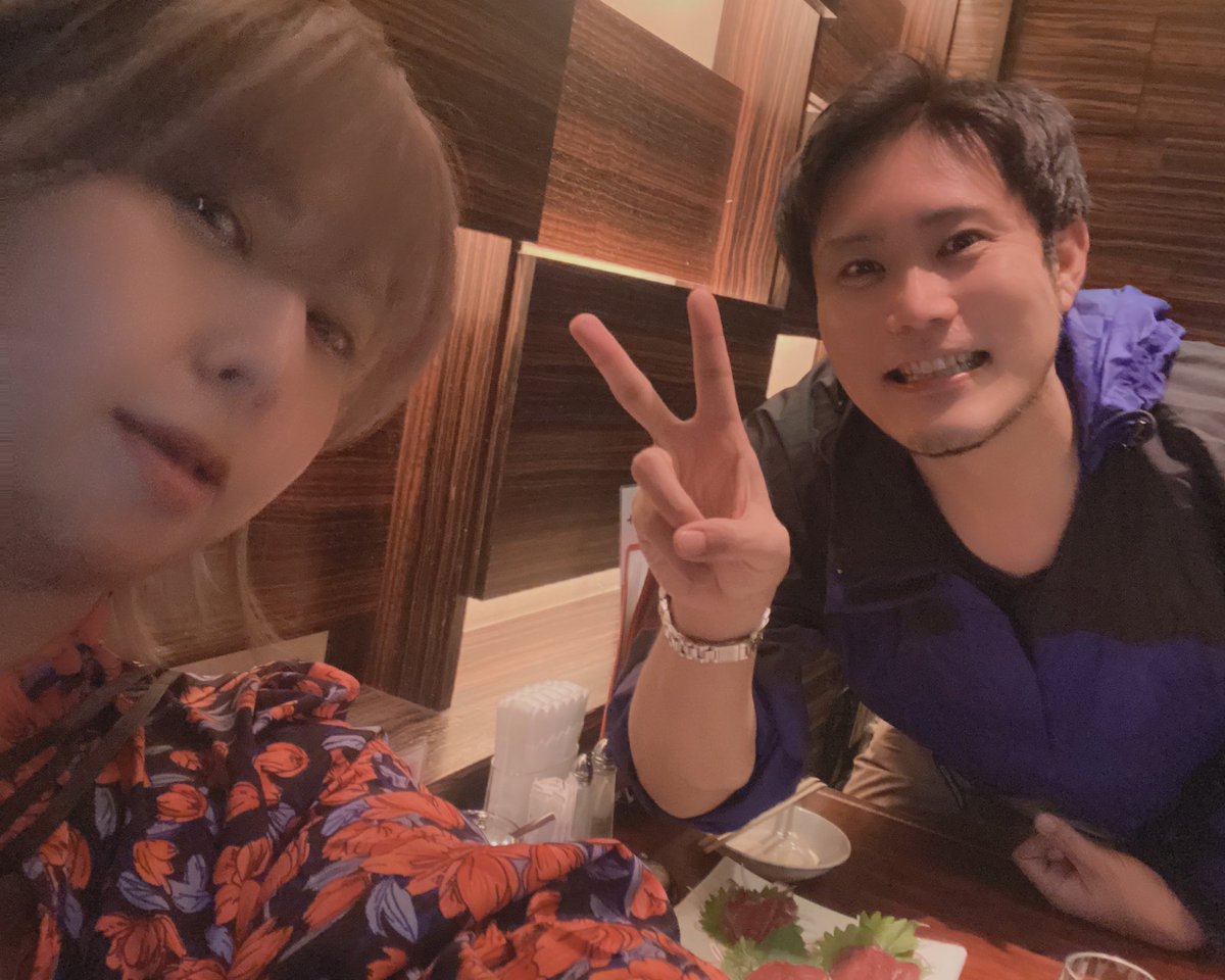nail_loop's tweet photo. 新田大先生にお祝いしていただきました〜！
肉溶けたし美味過ぎたしカラオケ行きたい言うたら道にいたメイドの娘に「カラオケある？」て聞いてメイドガールズバー？で飲んだし安定のニックで本当に楽しかった！！
楽しすぎてこの後行ったメイドbarの写真撮ってないわ😭 https://t.co/kcmnRE2uhA