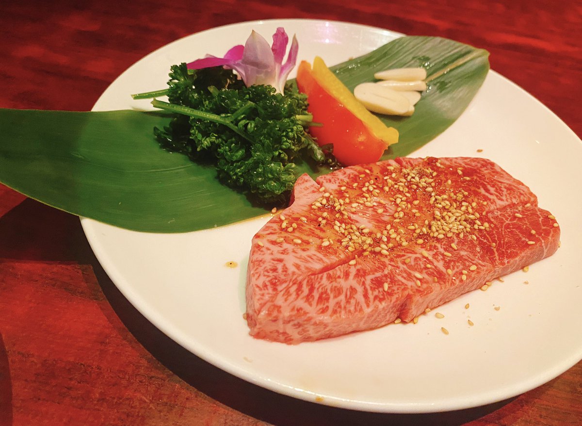 nail_loop's tweet photo. 新田大先生にお祝いしていただきました〜！
肉溶けたし美味過ぎたしカラオケ行きたい言うたら道にいたメイドの娘に「カラオケある？」て聞いてメイドガールズバー？で飲んだし安定のニックで本当に楽しかった！！
楽しすぎてこの後行ったメイドbarの写真撮ってないわ😭 https://t.co/kcmnRE2uhA