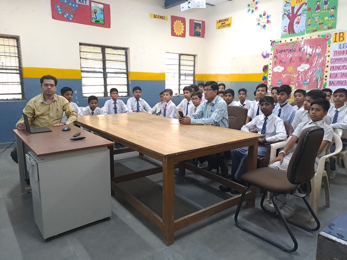 SurajmalSmv's tweet photo. Live interaction/Meeting of our school students with the  Director Education,  Sh Himanshu Gupta, sharing  experience of DBSE classes, assessment and byju's classes.
@Dir_Education
#delhigovtschool #DBSE #RsbvSurajmalVihar https://t.co/Hclig2jMge