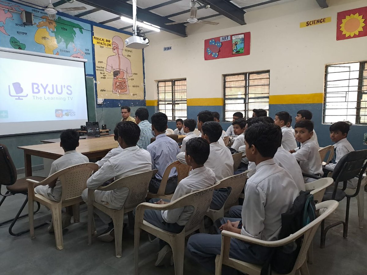 SurajmalSmv's tweet photo. Live interaction/Meeting of our school students with the  Director Education,  Sh Himanshu Gupta, sharing  experience of DBSE classes, assessment and byju's classes.
@Dir_Education
#delhigovtschool #DBSE #RsbvSurajmalVihar https://t.co/Hclig2jMge