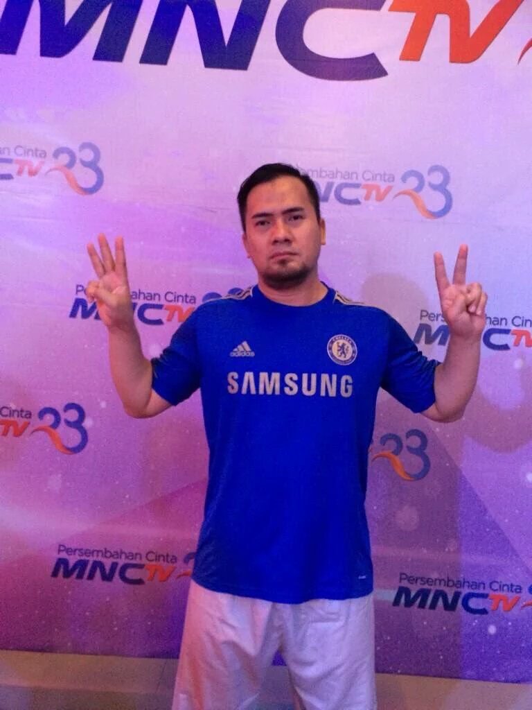 JAMALLSSS's tweet photo. @Fandom_ID London blue https://t.co/VlWc8RKUgM