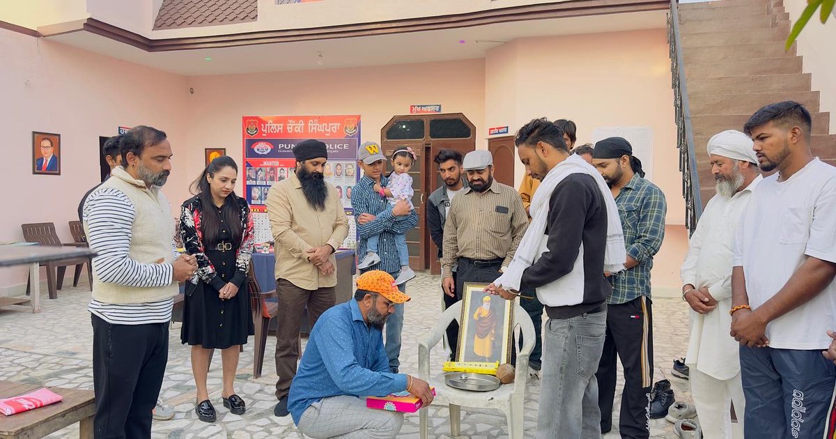 studioplaypause's tweet photo. 𝐏𝐥𝐚𝐲 𝐏𝐚𝐮𝐬𝐞 𝐒𝐭𝐮𝐝𝐢𝐨𝐬 Punjabi Feature Film.

𝐂𝐇𝐎𝐓𝐓𝐔 𝐇𝐀𝐔𝐋𝐃𝐀𝐀𝐑 

𝗣𝗿𝗼𝗱𝘂𝗰𝗲𝗱 𝗕𝘆:- 𝗣𝗹𝗮𝘆 𝗣𝗮𝘂𝘀𝗲 𝗦𝘁𝘂𝗱𝗶𝗼𝘀
𝗣𝗿𝗼𝗱𝘂𝗰𝗲𝗿𝘀:- 𝗚𝘂𝗹𝘇𝗮𝗿 𝗦𝗶𝗻𝗴𝗵 &amp; 𝗩𝗶𝗸𝗿𝗮𝗺 𝗞𝗵𝗮𝗻𝗻𝗮
𝗪𝗿𝗶𝘁𝗲𝗿 &amp; 𝗗𝗶𝗿𝗲𝗰𝘁𝗼𝗿:- 𝗕𝗮𝗯𝗯𝗮𝗿 𝗚𝗶𝗹𝗹 https://t.co/ivgzmLnJVJ