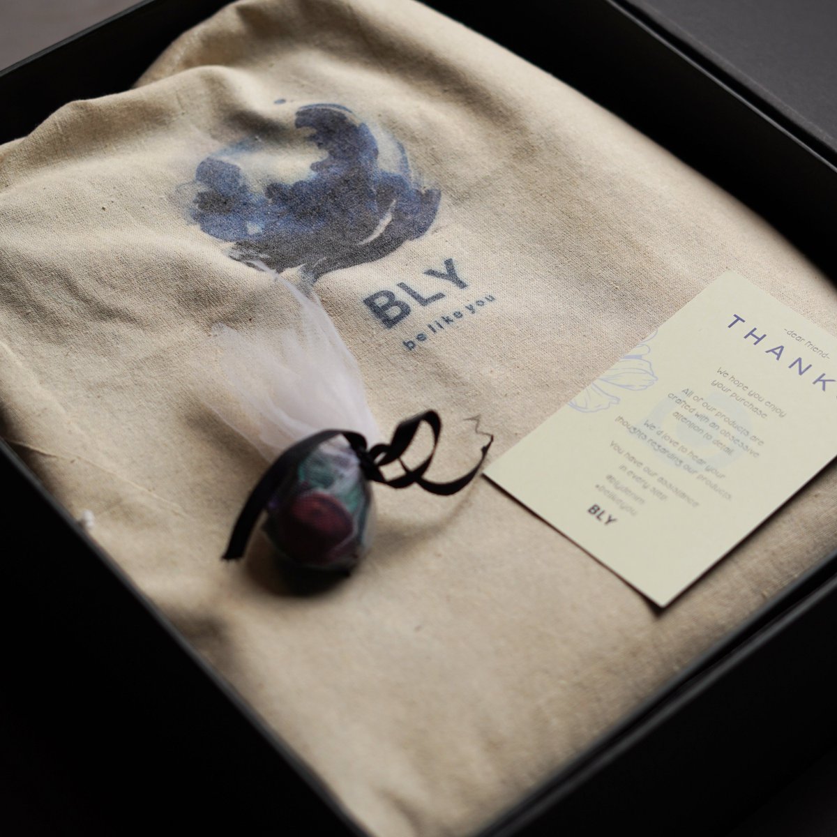 BLYdenim's tweet photo. Giving you a premium and luxury style of your jeans in the box of happiness crafted by Artificial Intelligence. Magical box contains masterpiece selection of your denim opted for perfect measure and fit to complete your style statement.

#blydenim #belikeyou #bly #ai https://t.co/rSOU4R51jm