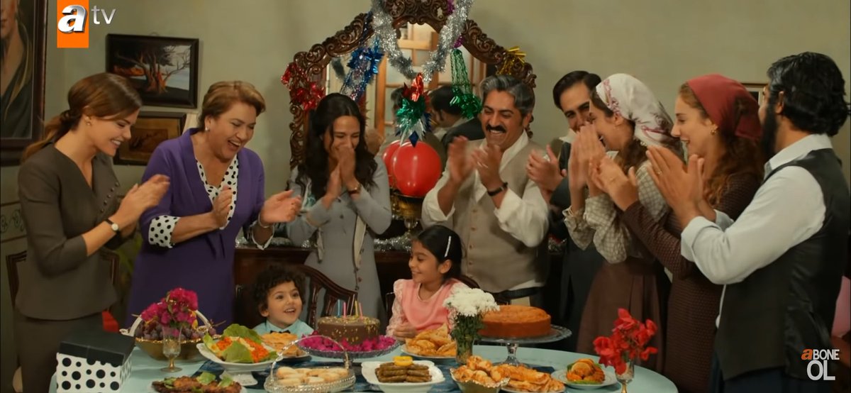 GultenTaskinMx's tweet photo. Muchas gracias 🙏 por estos años de convivencia, sus comentarios y cariños.
#Gülten Personaje lleno de amor y ternura.
La actriz #SelinGenç se llevó muchos premios por este personaje.
Gracias Familia. #TierraAmargaEnImagen
Gracias @Yesiglezr fue bueno escuchar a Gülten en tu voz. https://t.co/gsdNBwknUM
