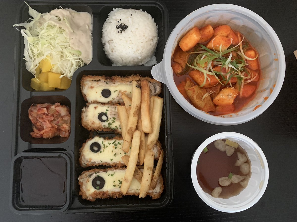 yevliii's tweet photo. Long cheese dongatsu roll~~ #lunchie #yumm #allmine #vacation #Koreatrip https://t.co/ljhw1zmbfA