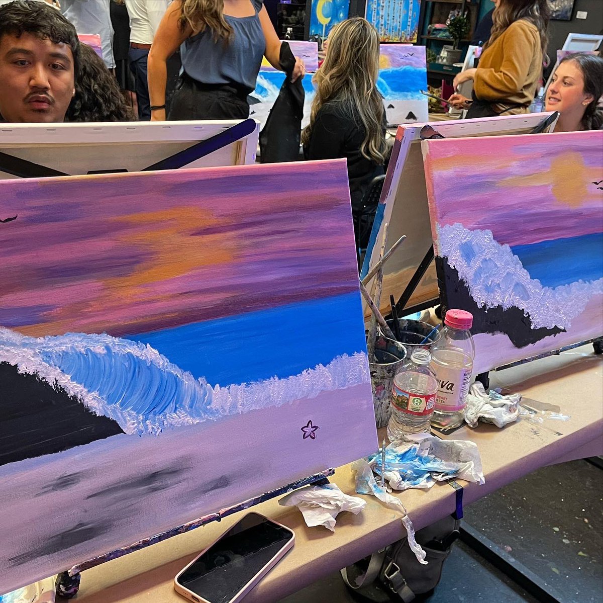 EnlightenedAunt's tweet photo. #PaintNightWithTam #BrushstrokesAndBeverages #PaintingWithTam
👩🏻🎨🎨🖼 https://t.co/4cgey38Qd0